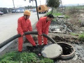 湖州市政管道疏通清淤 保障城市排水畅通，提升居民生活质量